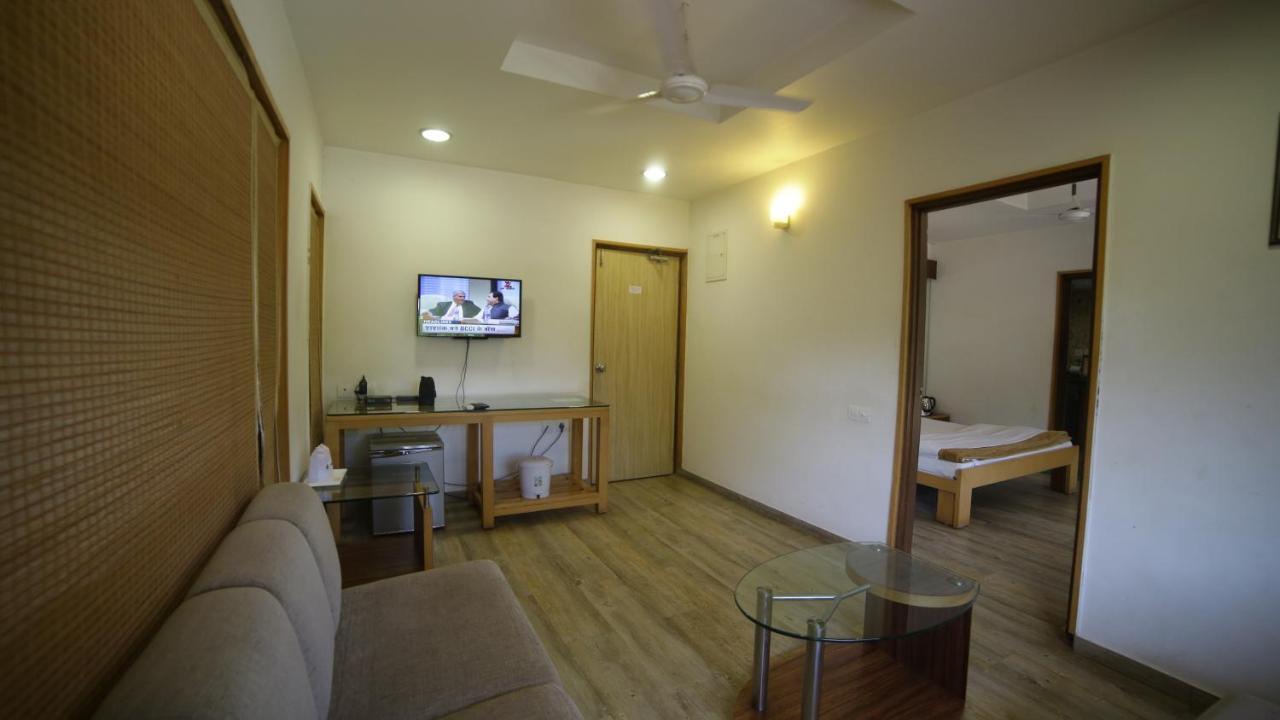 Aalloa Hills Resort Gandhinagar Exterior photo